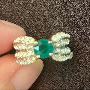 Faux Elegant Gold and Green Gemstone Ring